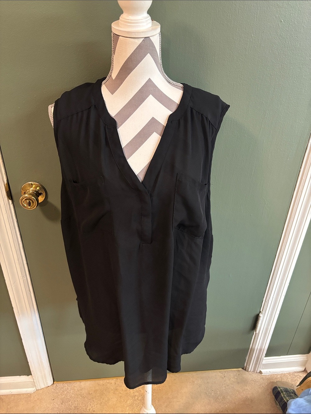 torrid Black Sleeveless V-Neck Tank Top